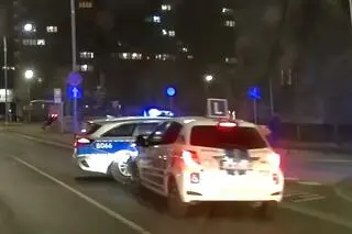 Kolizja oznakowanego radiowozu z samochodem nauki jazdy we Wrocławiu