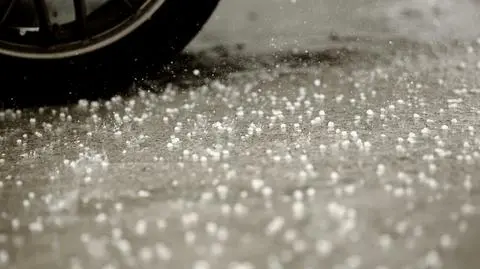 Grad, krupa śnieżna