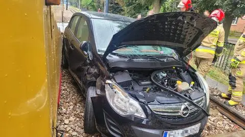Nie ustąpiła pierwszeństwa i zderzyła się z tramwajem