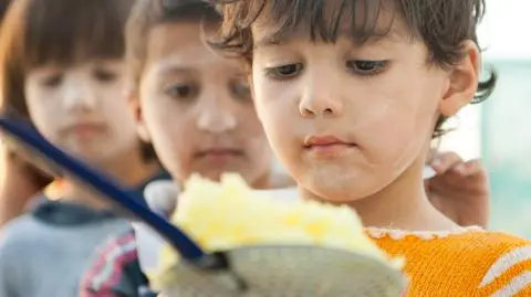 glodne dzieci shutterstock_1548535793