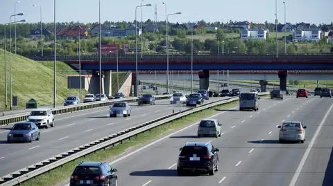 Policja spodziewa się w poniedziałek większej liczby powrotów