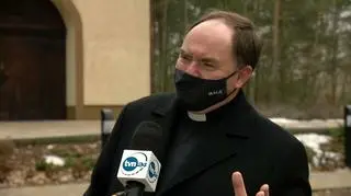 Ksiądz Arkadiusz Sosna jest jednym z duchownych, którzy włączają się do akcji
