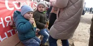 Aktualnie czytasz: Біженці з України. Що робити після перетину кордону? Документи, транспорт, помешкання, лікар, школа для дитини