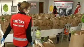 Caritas przekazuje ubogim święconki