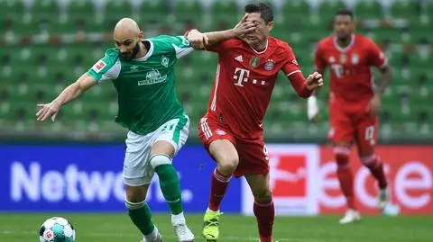 Lewandowski dostał cios w oko. Odpowiedział golem, Bayern zwycięstwem