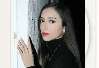 Na ostatnim zdjęciu stoi na "autostradzie śmierci". Dziś na jej grobie nie mieszczą się już kwiaty 