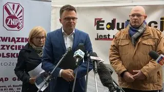 Szymon Hołownia na konferencji zorganizowanej w miasteczku edukacyjnym przed siedzibą Ministerstwa Edukacji i Nauki w Warszawie