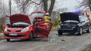 Zderzenie dwóch aut w miejscowości Warszawice 