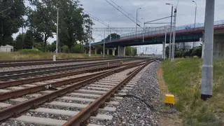 22-latek wszedł na słup trakcji kolejowej