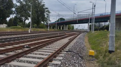 22-latek wszedł na słup trakcji kolejowej