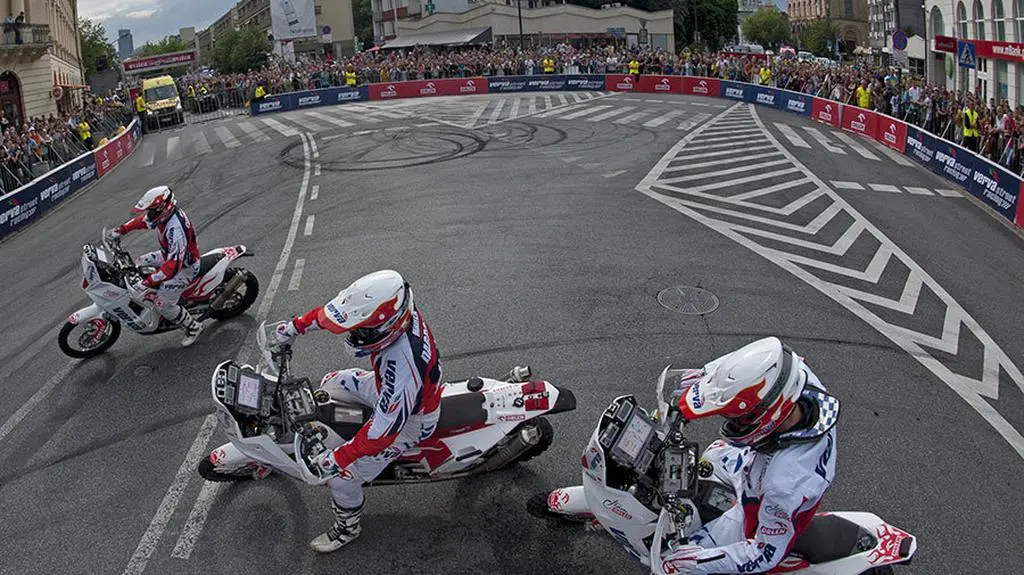 Motocykliści
