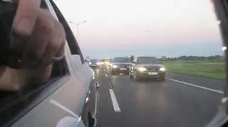 Za autem - sznur kolejnych aut