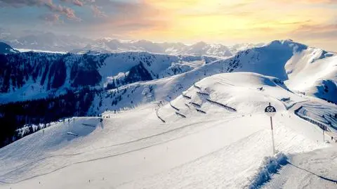 Ischgl austria narty stok zima snieg shutterstock_2216874455