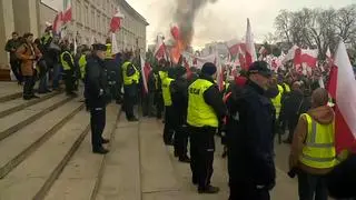 Protest przed Dolnośląskim Urzędem Wojewódzkim we Wrocławiu