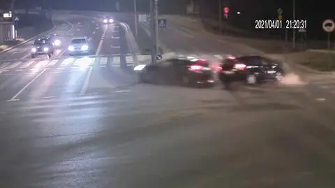 Wjechała na czerwonym świetle, doszło do zderzenia. "Rażące naruszenie zasad bezpieczeństwa"