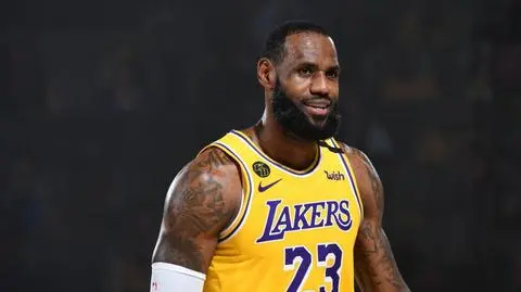 Niebotyczny kontrakt. Lakers przekonali LeBrona Jamesa