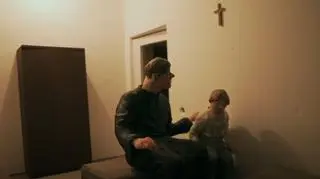 Kadr z filmu "Zabawa w chowanego" braci Sekielskich
