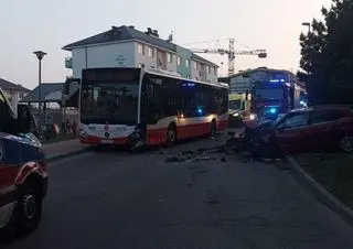 Gdańsk. Pijana wjechała w autobus