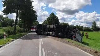 Jedna ciężarówka przewoziła lakiery, druga - wino 