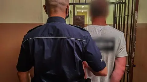Wezwał policję do awanturującej się partnerki. "Pod wpływem emocji zapomniał, że jest osobą poszukiwaną"
