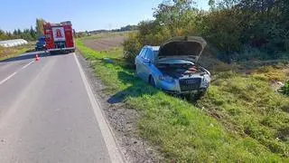 Auto wjechało do rowu