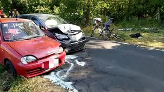 Szli poboczem z rowerami, uderzył w nich pijany kierowca. 14-latek zmarł w szpitalu