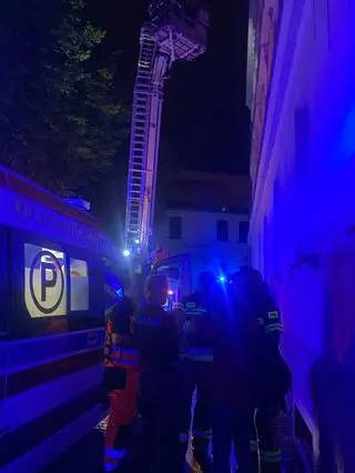 Cztero- i siedmiolatek zamknięci w domu, "wołali o pomoc". Matka wyszła na piwo