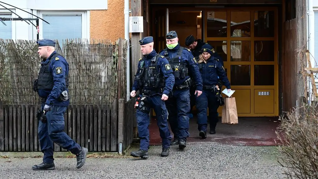 Policja w miejscu zabójstwa Momiki  