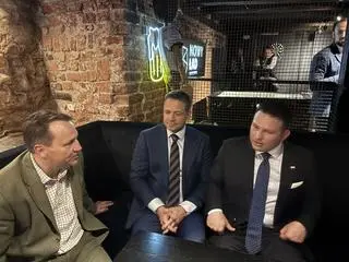 Sikorski, Trzaskowski i Mentzen w pubie