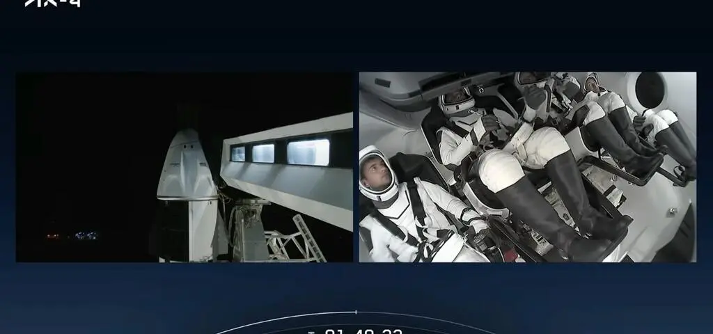 Siedzą już w kapsule. Lot Polaka w kosmos coraz bliżej