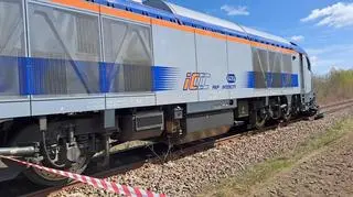 77-latek wjechał przed pociąg