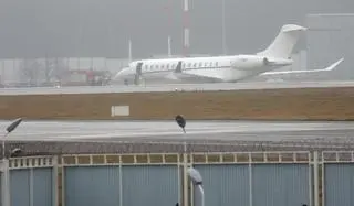 Samolot delegacji amerykańskiej na lotnisku Wnukowo w Moskwie