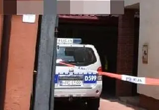 Oskarżają go o zabójstwo żony. 60 ciosów nożem i próba wysadzenia budynku