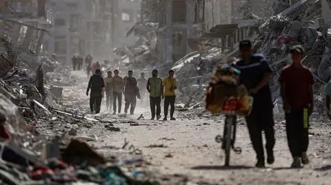 Życie wraca do miasta Gaza