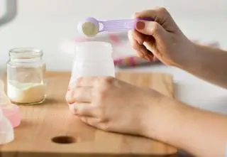 Toksyna w produktach dla niemowląt. Wycofują partie w Europie, również w Polsce