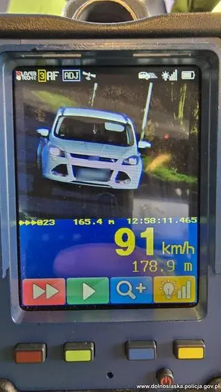 19-latka przy ograniczeniu 40 km/h jechała z prędkością 91 km/h
