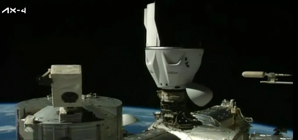 Dragon zacumował do ISS. Wydanie specjalne w TVN24