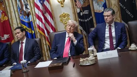 Donald Trump podczas posiedzenia gabinetu w Białym Domu