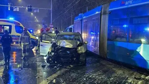 Samochód zderzył się z tramwajem