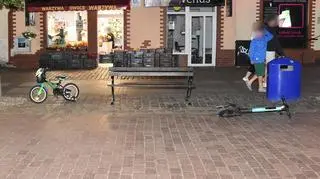 Policjanci zabezpieczyli na miejscu ślady i dowody, w tym hulajnogę i dziecięcy rowerek 