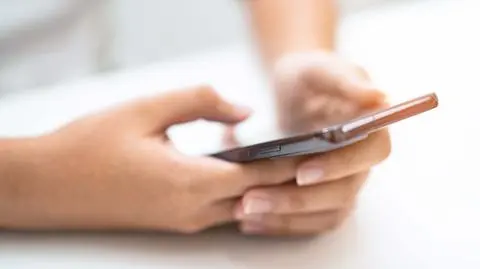 smartfon shutterstock_2409724315