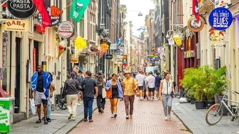 amsterdam holandia shutterstock_2580959153_1
