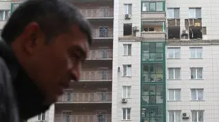 Uszkodzony wieżowiec w Krasnogorsku 