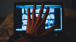 4313 filmów porno w technologii deepfake z udziałem 72 celebrytek
