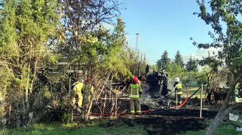 Mężczyzna spłonął w altanie. Pożar próbowali gasić policjanci