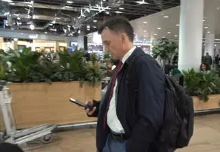 Zbliża się przesłuchanie Ziobry, opóźniony samolot wylądował. Wiceszef komisji: będziemy czekać 