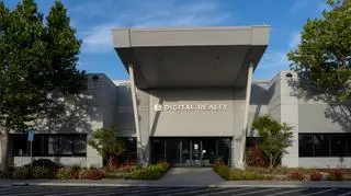 Zbudowali duże centra, ale nie działają przez brak prądu. "Nie chcesz się spóźnić"