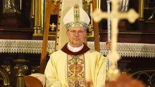 Biskupi mopują Ewangelię. Hierarchiczny Kościół jak paskudna korporacja