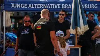Chociebuż. Członkowie "Młodej Alternatywy" podczas inauguracji kampanii AfD przed wyborami do Bundestagu (2024)