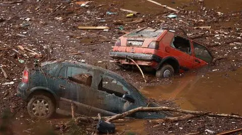 17 kilometrów zniszczonej linii kolejowej. Nie żyją 22 osoby